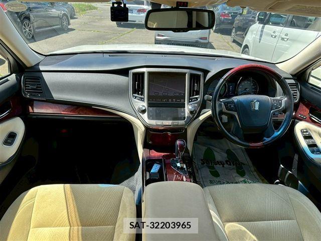 Toyota CROWN MAJESTA 2015-03 1136956-15