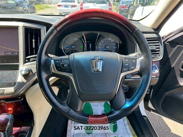 Toyota CROWN MAJESTA 2015-03 1136956-16