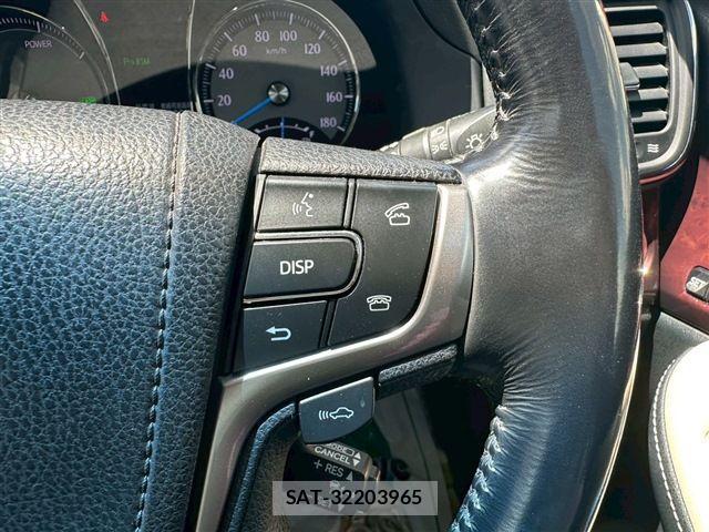 Toyota CROWN MAJESTA 2015-03 1136956-18