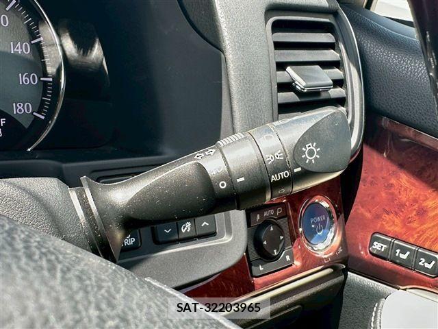 Toyota CROWN MAJESTA 2015-03 1136956-21
