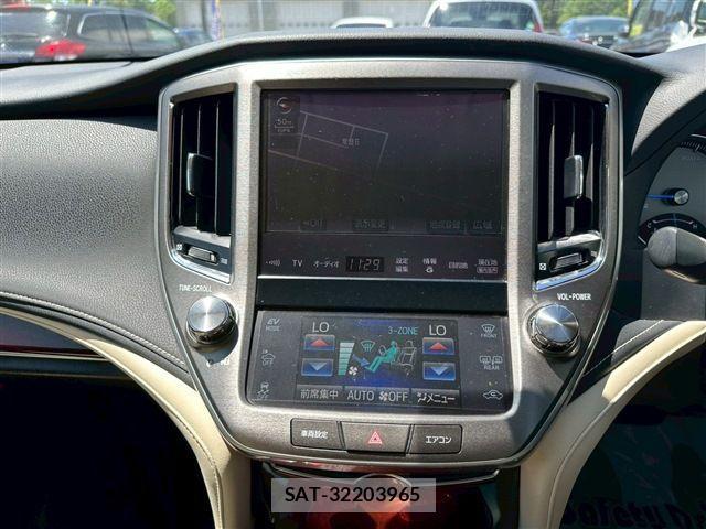 Toyota CROWN MAJESTA 2015-03 1136956-24
