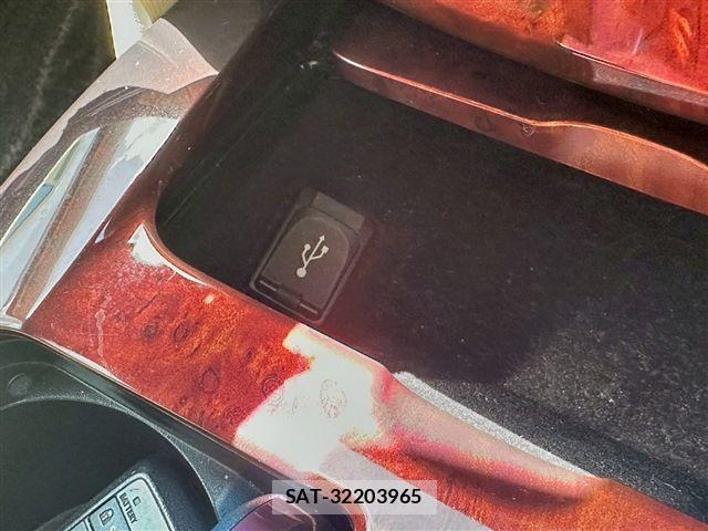 Toyota CROWN MAJESTA 2015-03 1136956-29