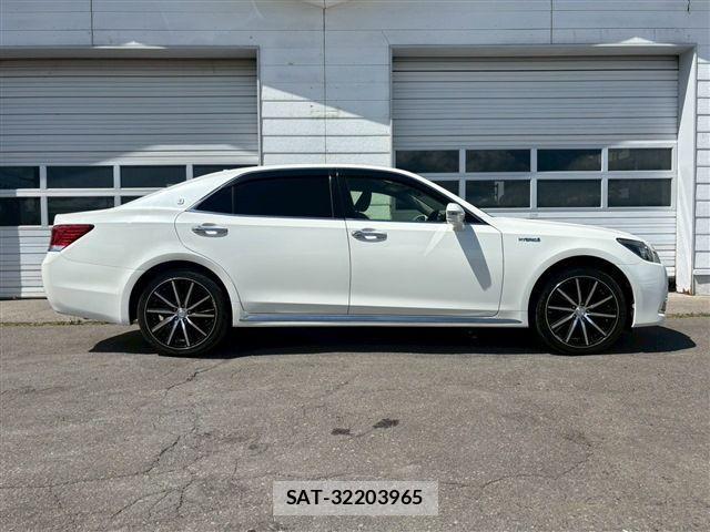 Toyota CROWN MAJESTA 2015-03 1136956-3