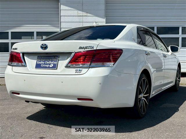 Toyota CROWN MAJESTA 2015-03 1136956-4