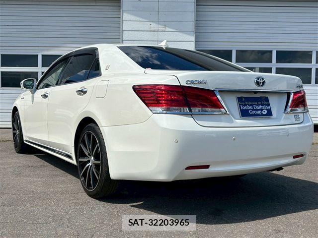 Toyota CROWN MAJESTA 2015-03 1136956-6