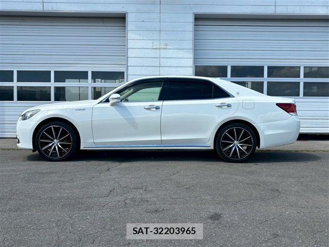 Toyota CROWN MAJESTA 2015-03 1136956-7