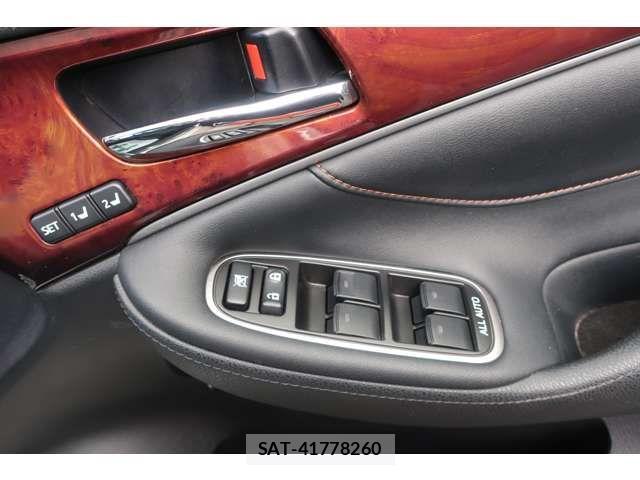 Toyota CROWN MAJESTA 2016-02 3356344-17