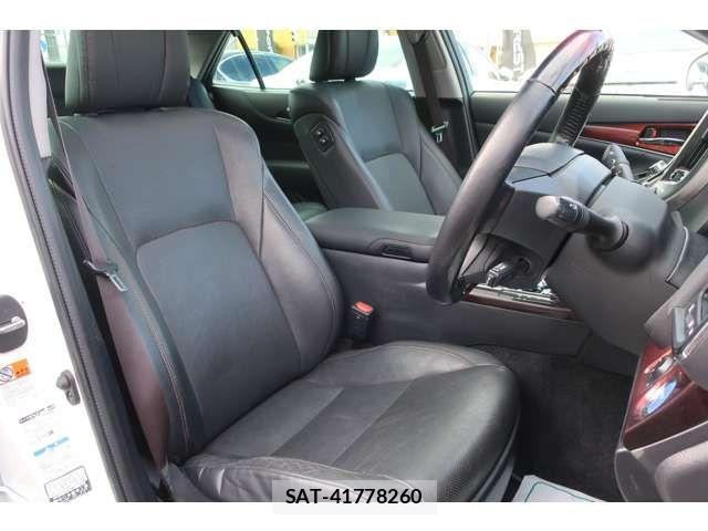 Toyota CROWN MAJESTA 2016-02 3356344-1