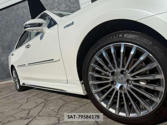 Toyota CROWN MAJESTA 2014-12 3766851-11