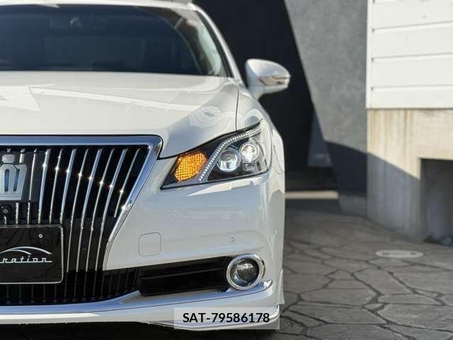 Toyota CROWN MAJESTA 2014-12 3766851-12