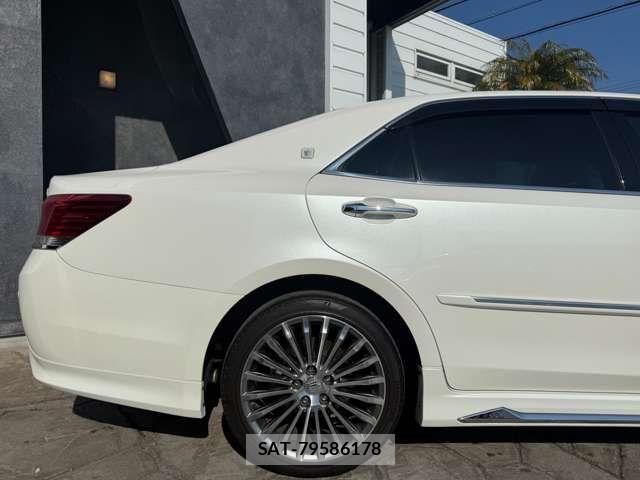 Toyota CROWN MAJESTA 2014-12 3766851-14