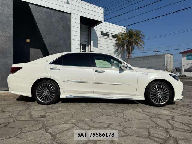 Toyota CROWN MAJESTA 2014-12 3766851-16