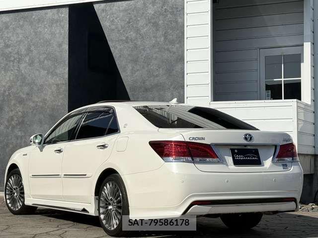 Toyota CROWN MAJESTA 2014-12 3766851-17