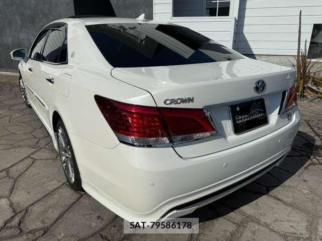 Toyota CROWN MAJESTA 2014-12 3766851-18