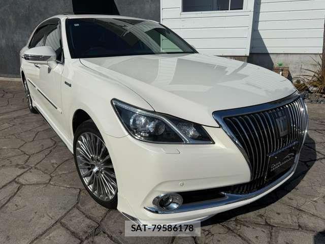 Toyota CROWN MAJESTA 2014-12 3766851-8