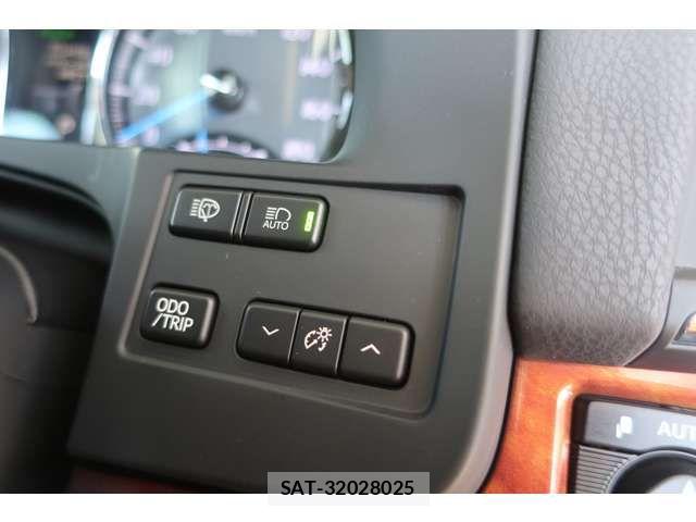 Toyota CROWN MAJESTA 2015-04 7615772-16