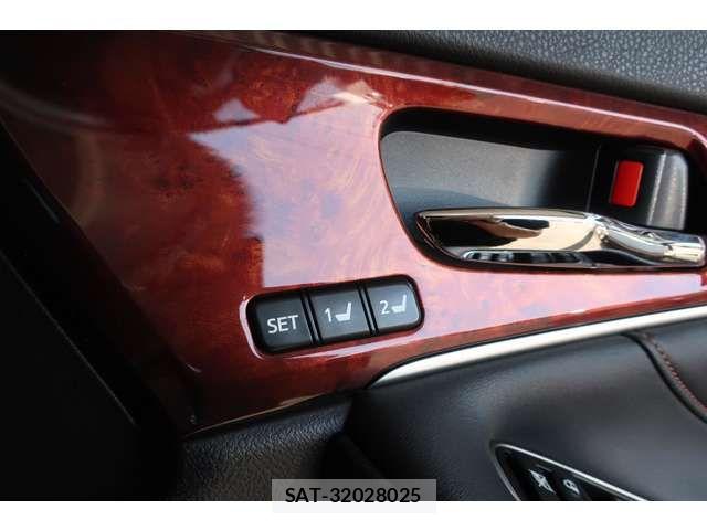 Toyota CROWN MAJESTA 2015-04 7615772-17