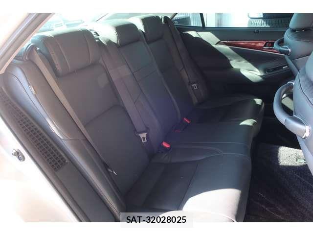 Toyota CROWN MAJESTA 2015-04 7615772-5