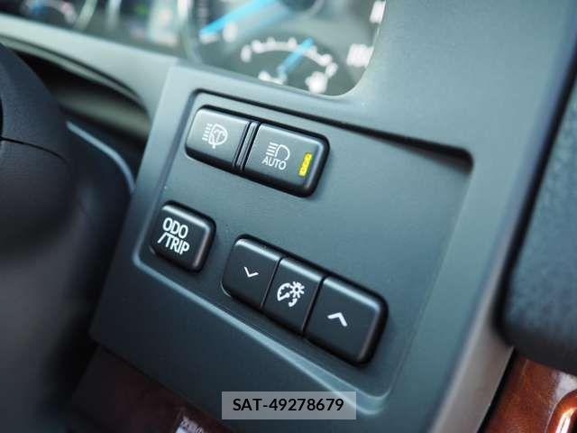 Toyota CROWN MAJESTA 2014-08 7722158-13