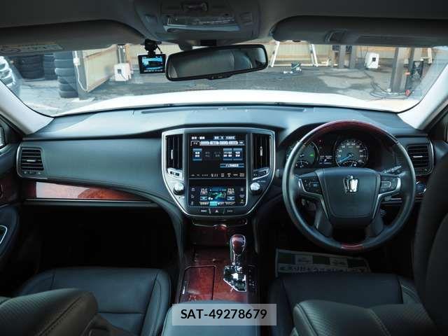 Toyota CROWN MAJESTA 2014-08 7722158-1