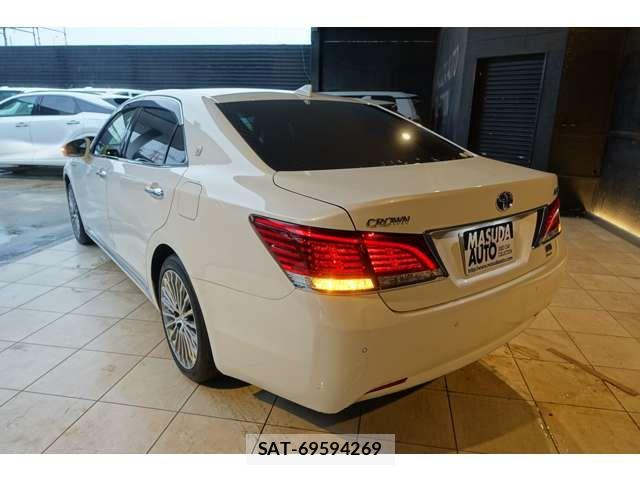 Toyota CROWN MAJESTA 2016-12 8129498-18