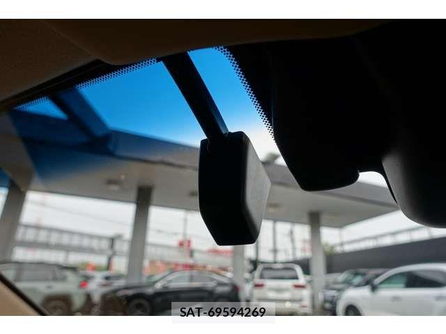 Toyota CROWN MAJESTA 2016-12 8129498-2