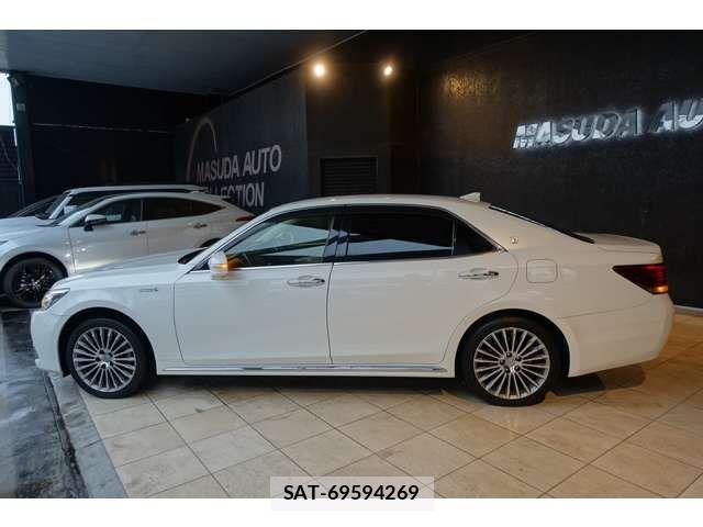 Toyota CROWN MAJESTA 2016-12 8129498-5