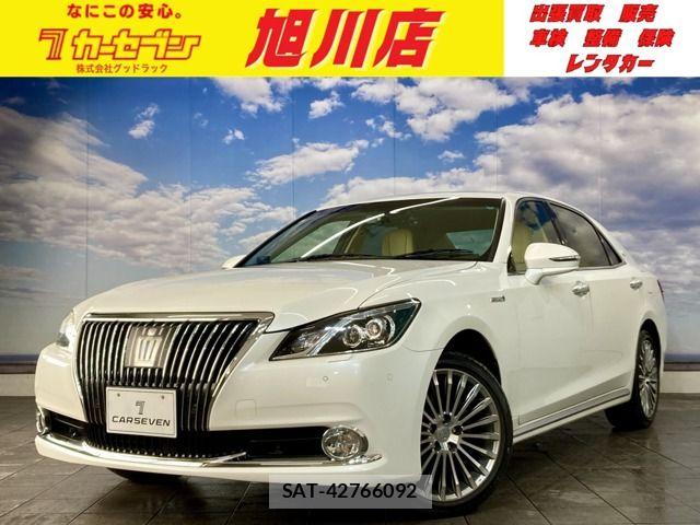 Toyota CROWN MAJESTA 2017-10 8354209-0