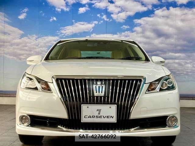 Toyota CROWN MAJESTA 2017-10 8354209-11