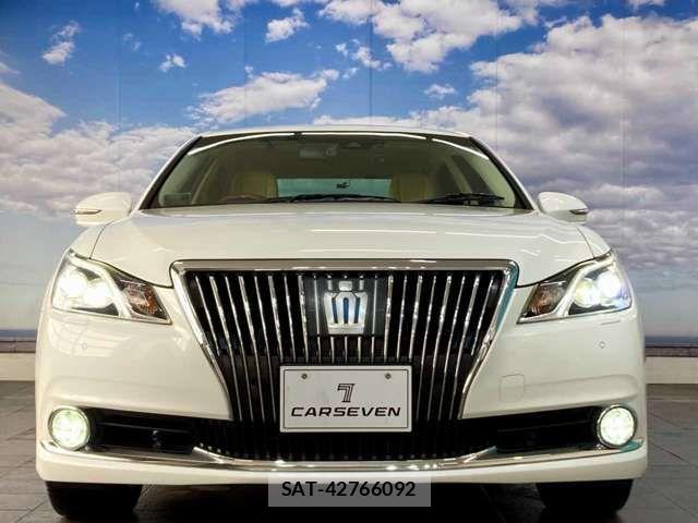 Toyota CROWN MAJESTA 2017-10 8354209-12