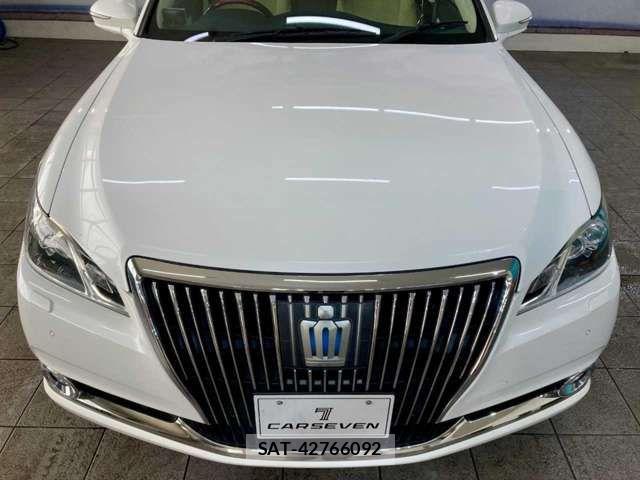 Toyota CROWN MAJESTA 2017-10 8354209-13