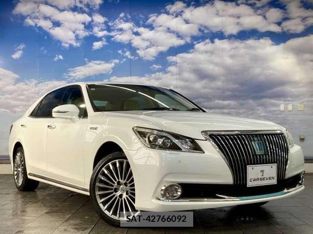 Toyota CROWN MAJESTA 2017-10 8354209-17