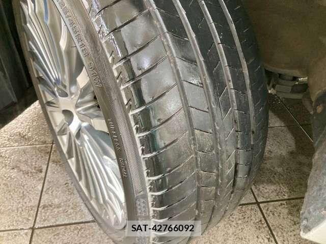 Toyota CROWN MAJESTA 2017-10 8354209-1