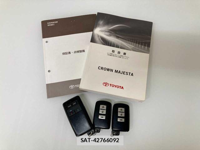 Toyota CROWN MAJESTA 2017-10 8354209-5
