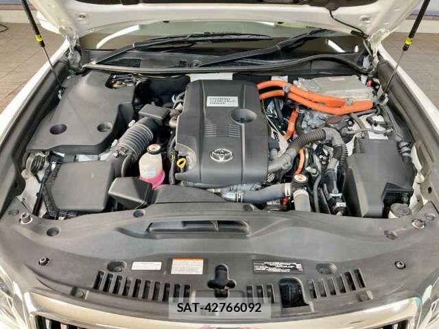Toyota CROWN MAJESTA 2017-10 8354209-7