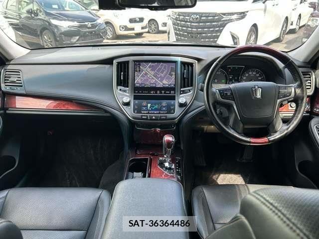 Toyota CROWN MAJESTA 2015-06 8626267-11