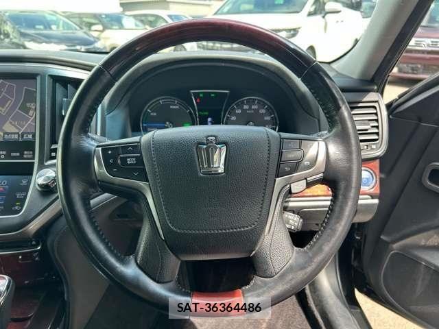 Toyota CROWN MAJESTA 2015-06 8626267-12