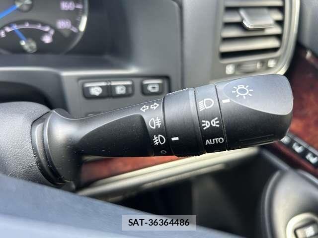 Toyota CROWN MAJESTA 2015-06 8626267-16