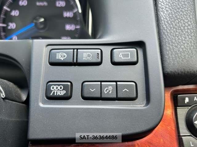 Toyota CROWN MAJESTA 2015-06 8626267-19