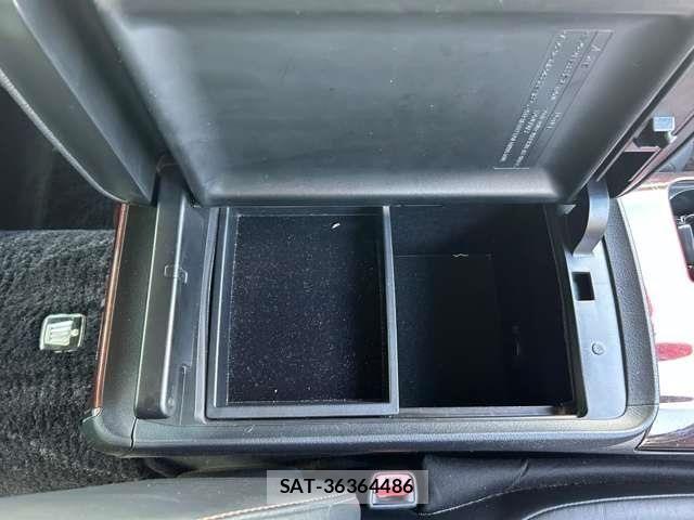 Toyota CROWN MAJESTA 2015-06 8626267-27
