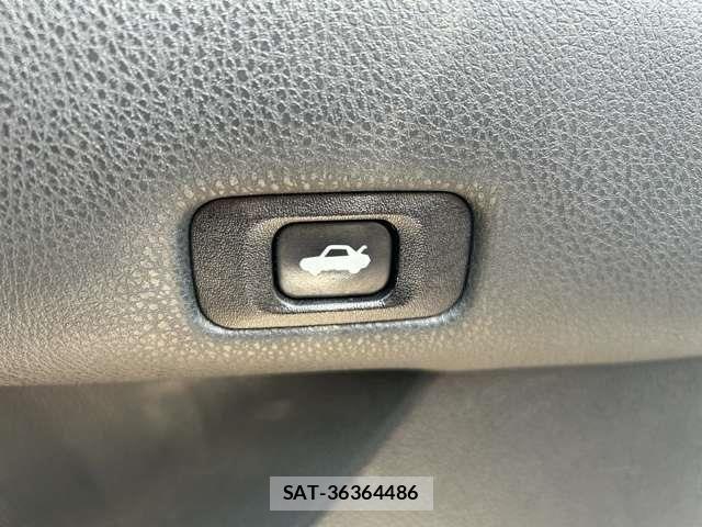 Toyota CROWN MAJESTA 2015-06 8626267-29