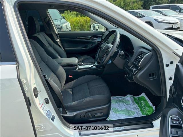 Toyota CROWN SEDAN 2015-02 1121661-12