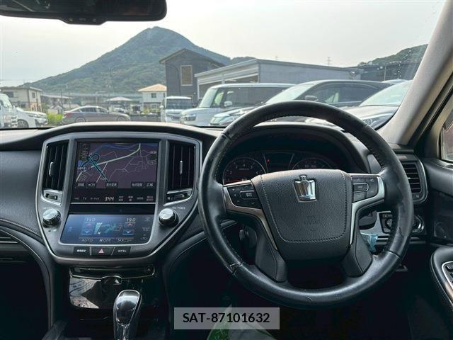 Toyota CROWN SEDAN 2015-02 1121661-13