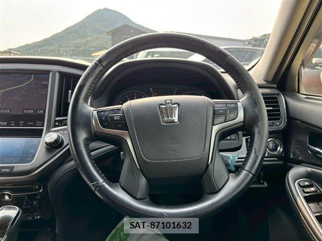 Toyota CROWN SEDAN 2015-02 1121661-14