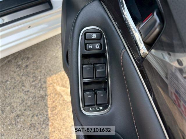 Toyota CROWN SEDAN 2015-02 1121661-27