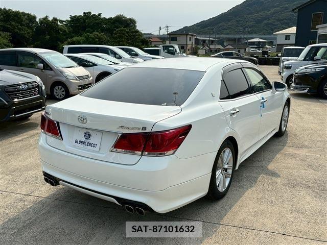Toyota CROWN SEDAN 2015-02 1121661-2