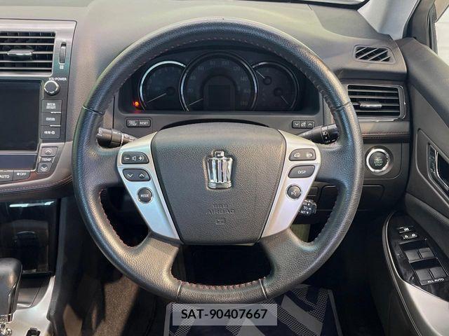 Toyota CROWN SEDAN 2012-08 1121658-10