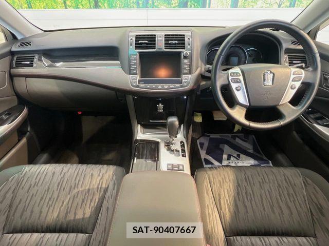 Toyota CROWN SEDAN 2012-08 1121658-1