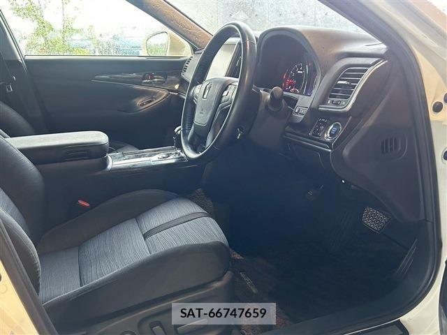 Toyota CROWN SEDAN 2014-08 1205884-12