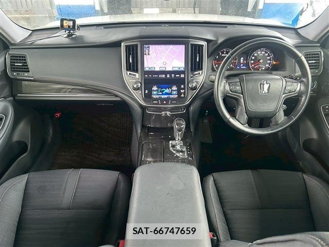 Toyota CROWN SEDAN 2014-08 1205884-13